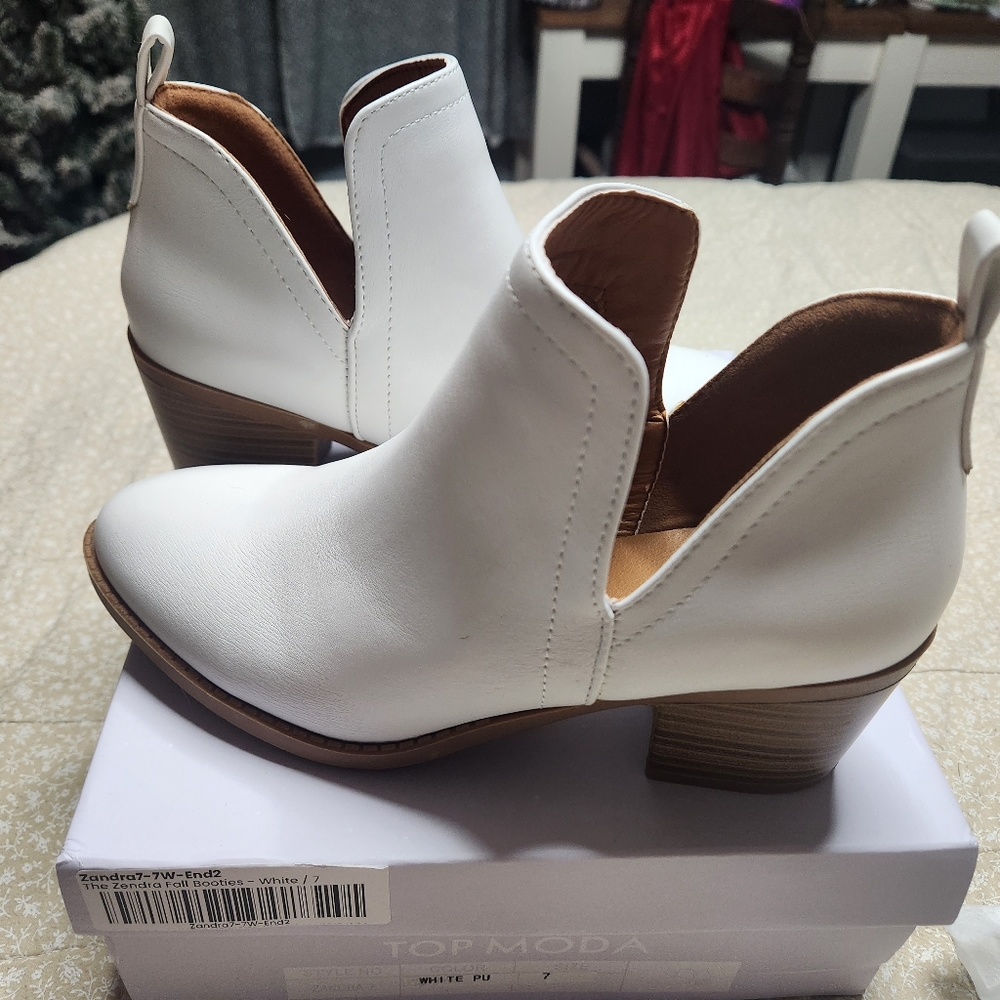NEW IN BOX Heeled booties